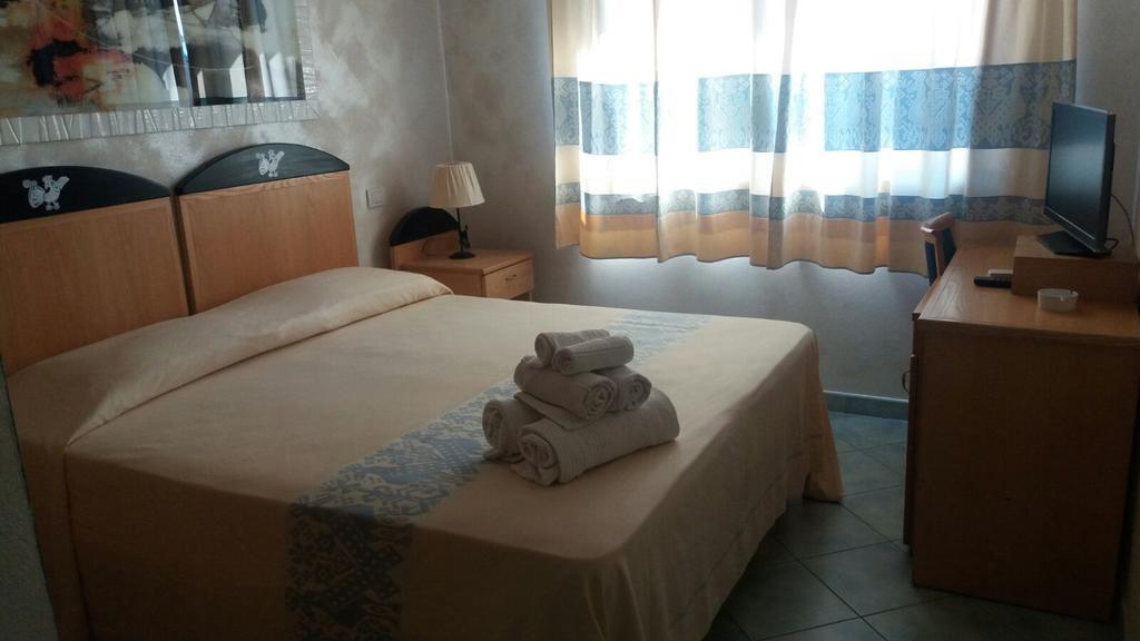 Hotel Villa Del Mare Sìnnai Exteriör bild