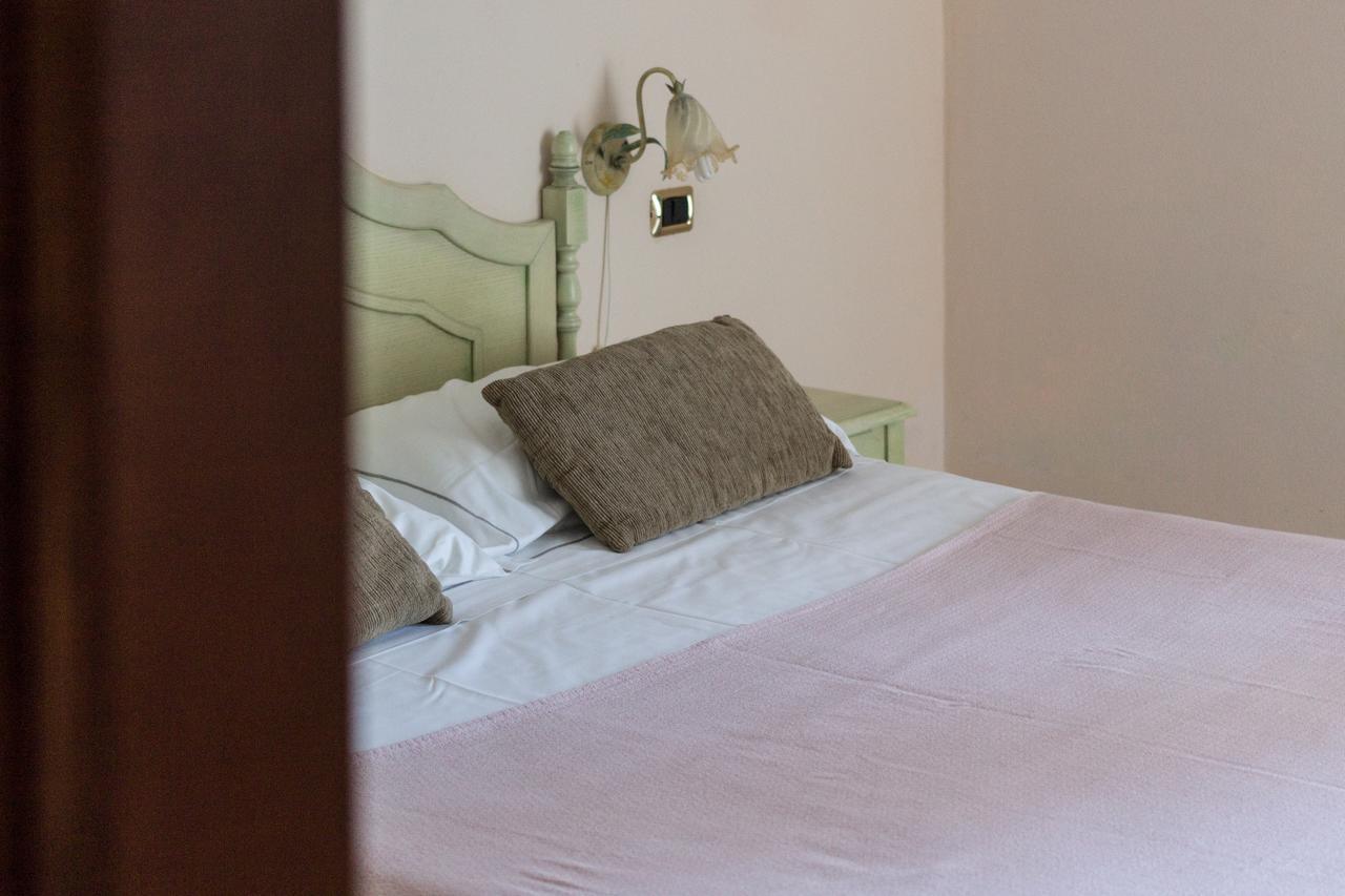 Hotel Villa Del Mare Sìnnai Rum bild